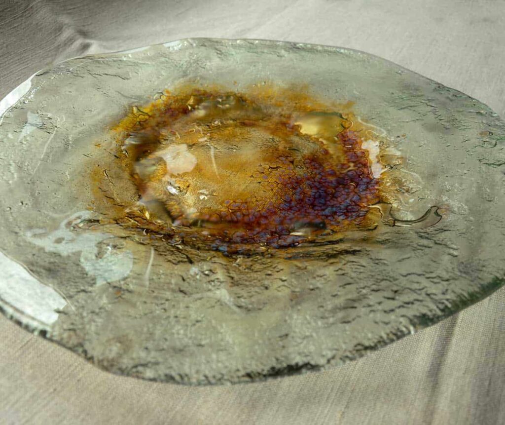 patera szklana w żółto złote kropki